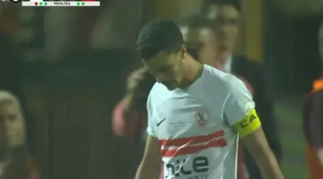 جماهير الزمالك تحتضن محمد شحاتة خارج استاد القاهرة.. وتوجه له رسالة خاصة «فيديو»